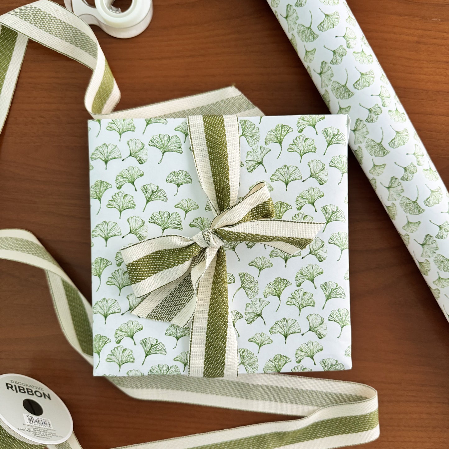 Ginkgo Leaves Gift Wrap